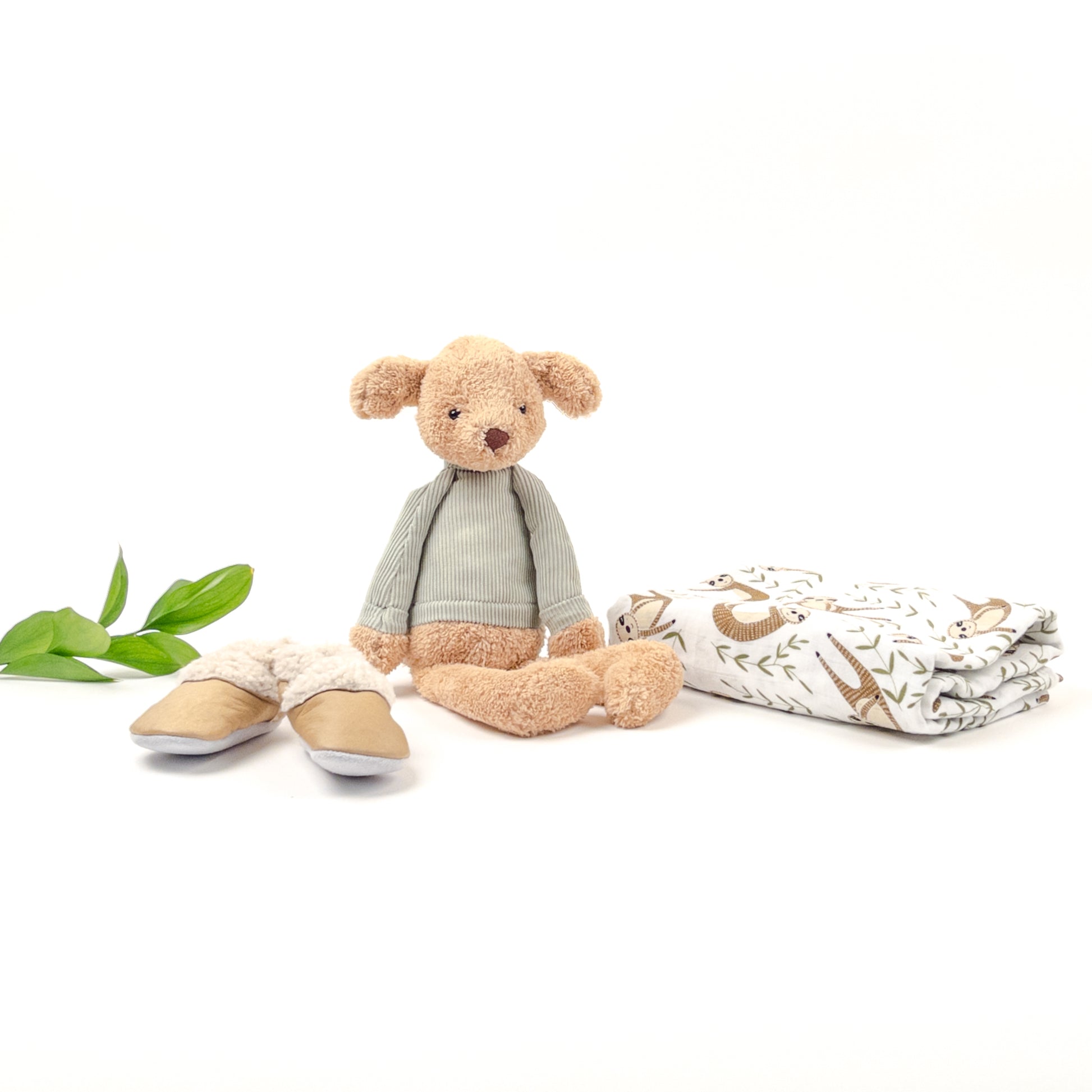 Products shown out of gift box are soft toy, leather shoes, swaddle.