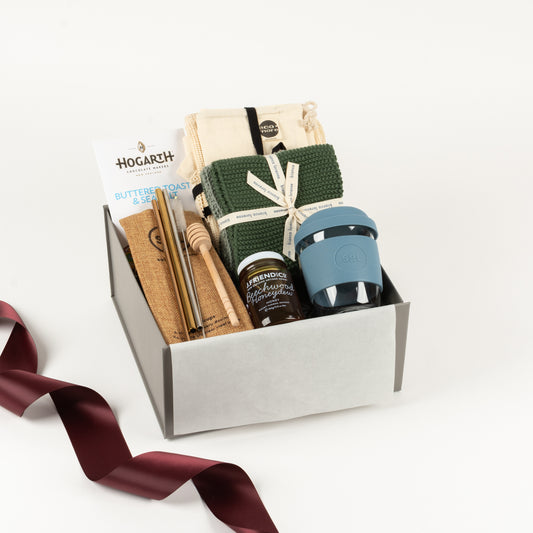 Eco Lovers Elite - Gift Boxes NZ - Gifts of Distinction. Featured in this gift box are reusable straws, handblown cup by SOL, artisan honey with wood dipper, set of organic produce bags, cotton washers and craft chocolate by Hogarth.